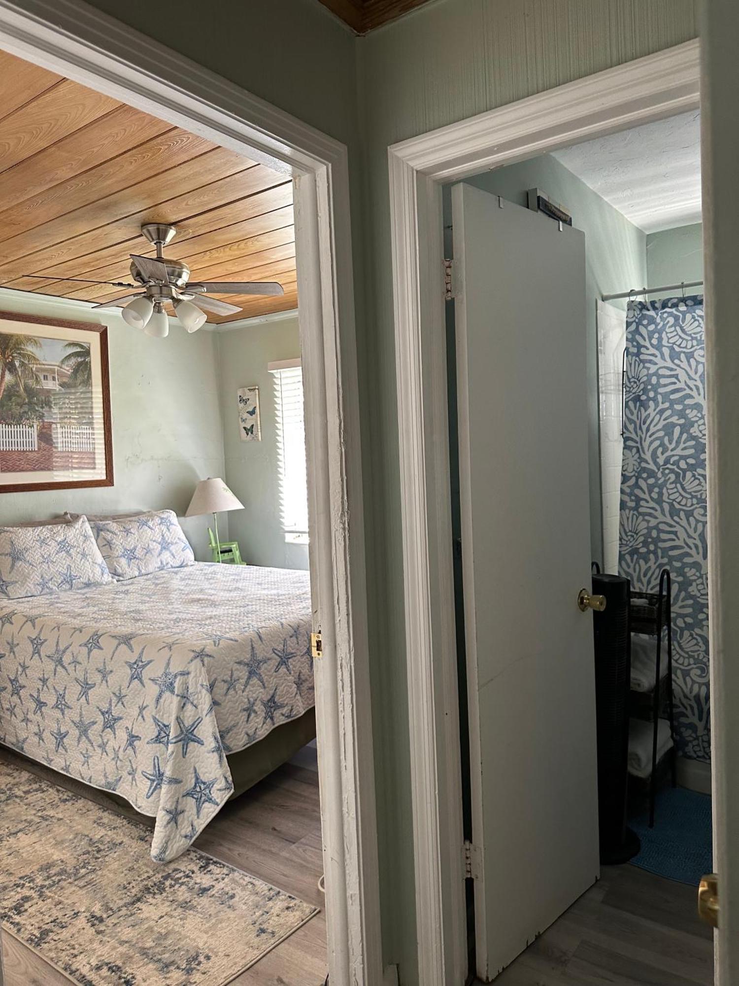 Cozy Retreat: 3-Bedroom House & Cottage with Outdoor Oasis Lake Worth Beach Exterior photo