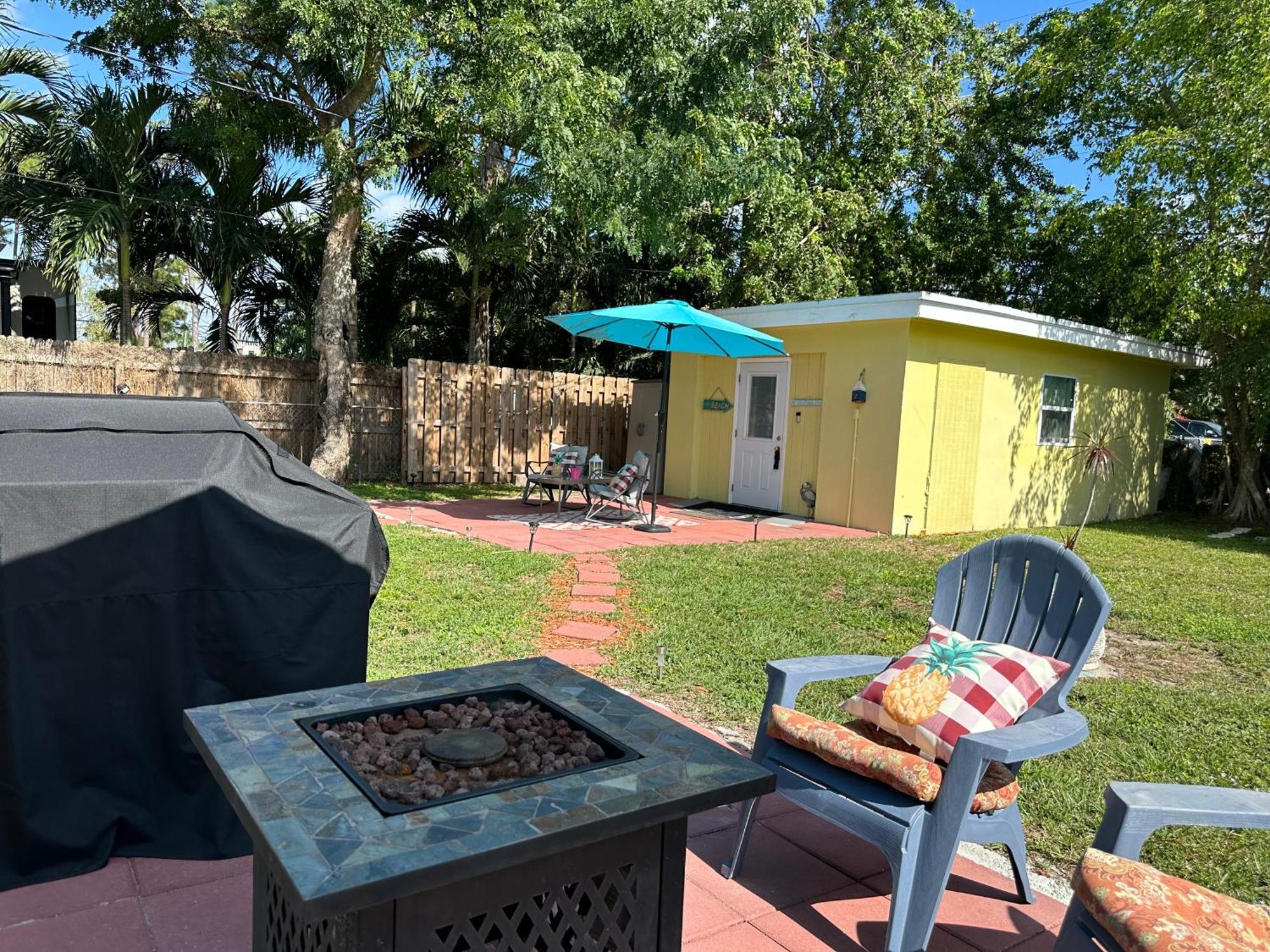 Cozy Retreat: 3-Bedroom House & Cottage with Outdoor Oasis Lake Worth Beach Exterior photo