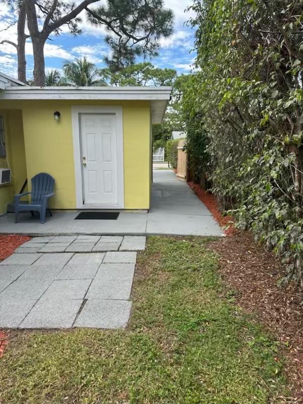 Cozy Retreat: 3-Bedroom House & Cottage with Outdoor Oasis Lake Worth Beach Exterior photo